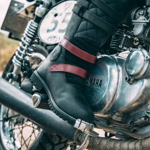 buty turystyczne dla motocyklisty w stylu vintage