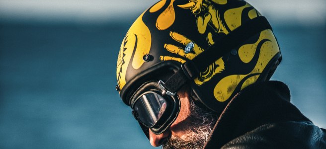 Kask otwarty o małej skorupie