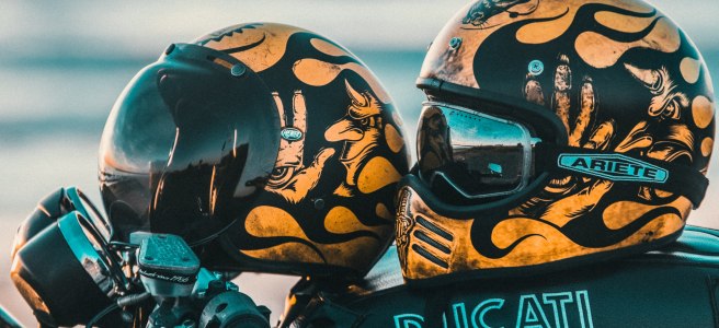 Kask motocyklowy: Otwarty vs Zamknięty