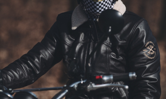 Kultowa skórzana kurtka motocyklowa pilotka
